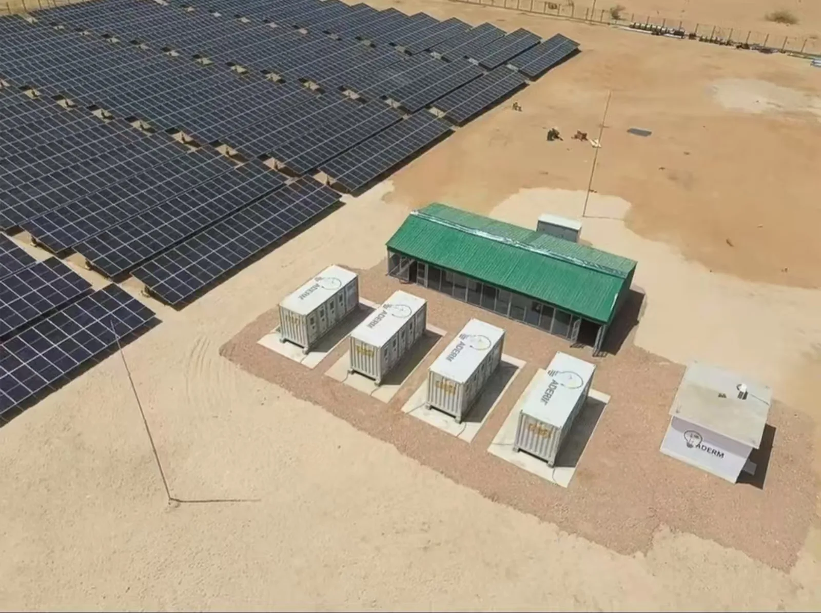 Microrrede híbrida (Solar + BESS + Diesel) - África